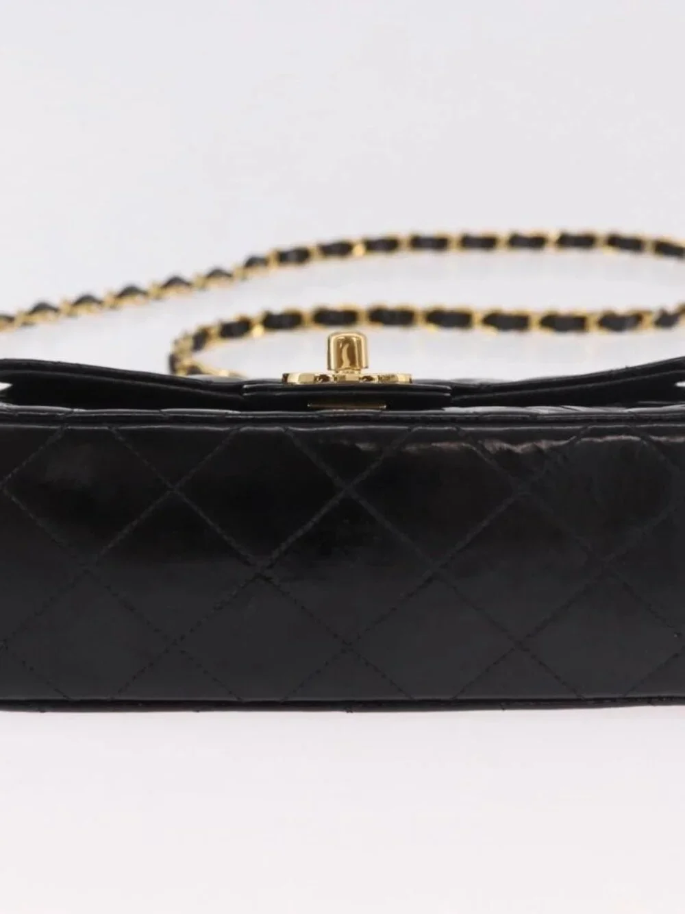 CHANEL Mini Matelasse 17 Chain Bag Patent leather Black Gold CC Auth 184825V